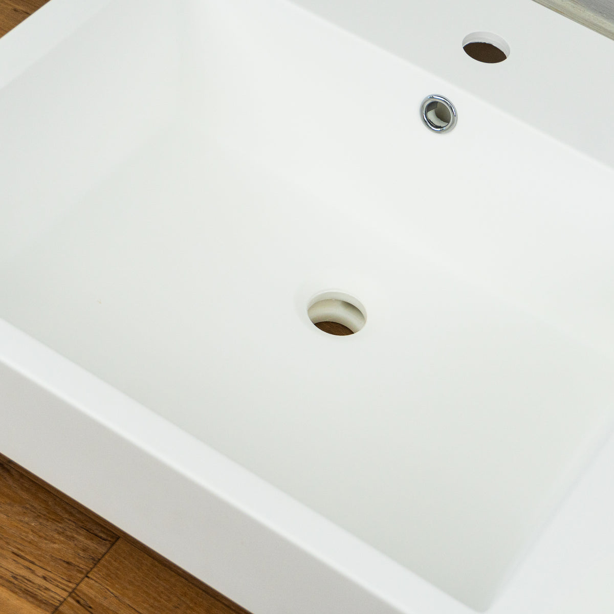 32-inch Porcelain Left Side Drain Countertop Sink in White