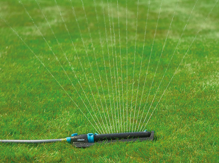 Gilmour Medium Duty Rectangular Sprinkler Brand: Fiskars