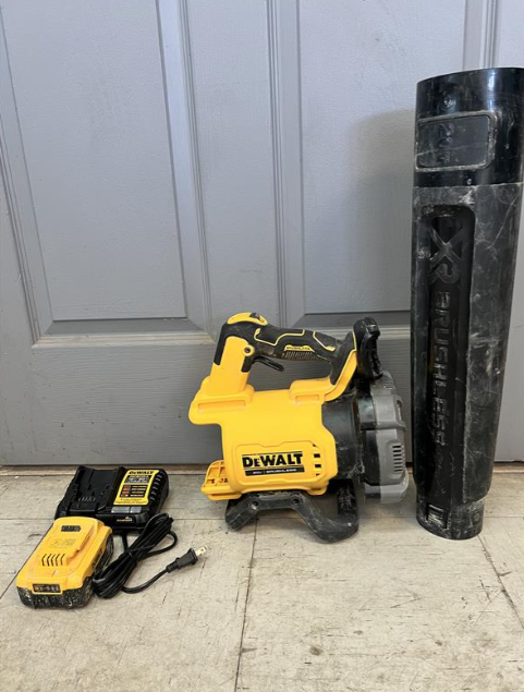 DEWALT 20V MAX XR Lithium-Ion Cordless Brushless Handheld Leaf Blower with 5Ah Battery and Charger