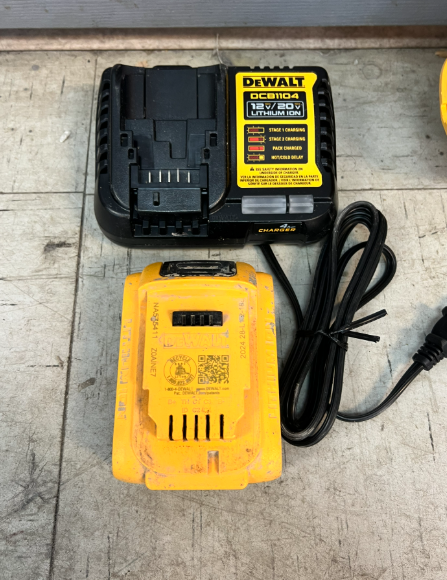 DEWALT 20V MAX XR Lithium-Ion Cordless Brushless Handheld Leaf Blower with 5Ah Battery and Charger