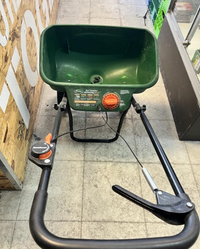 Scotts Turf Builder DLX Edgeguard Broadcast Spreader