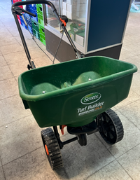Scotts Turf Builder DLX Edgeguard Broadcast Spreader