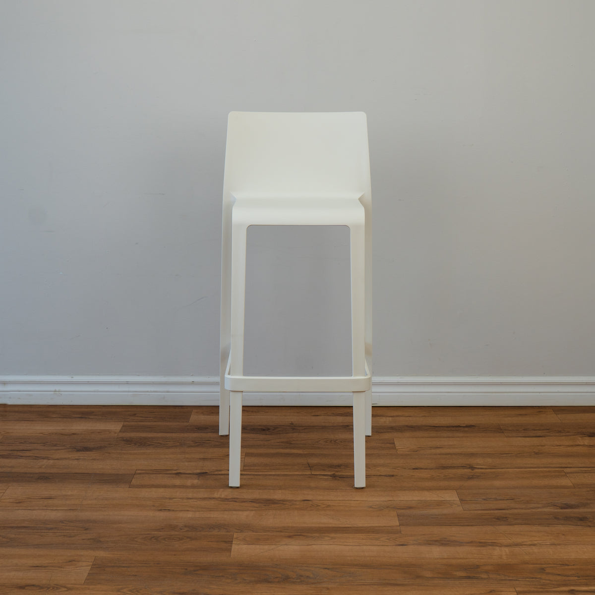 Stackable Stool with a Polypropylene Structure in White