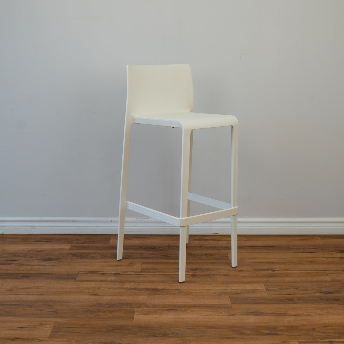 Stackable Stool with a Polypropylene Structure in White