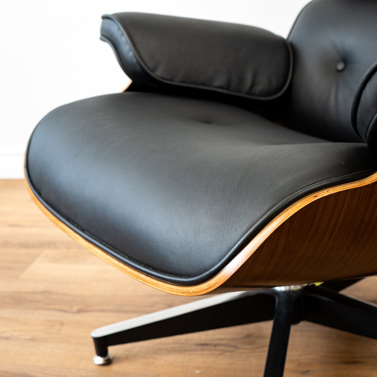 EARL Top Grain Leather Chair - Black/Wood