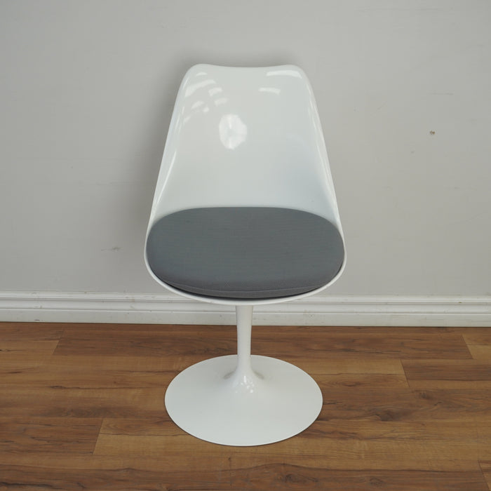 19-inch Tulip Rotating Chair in White