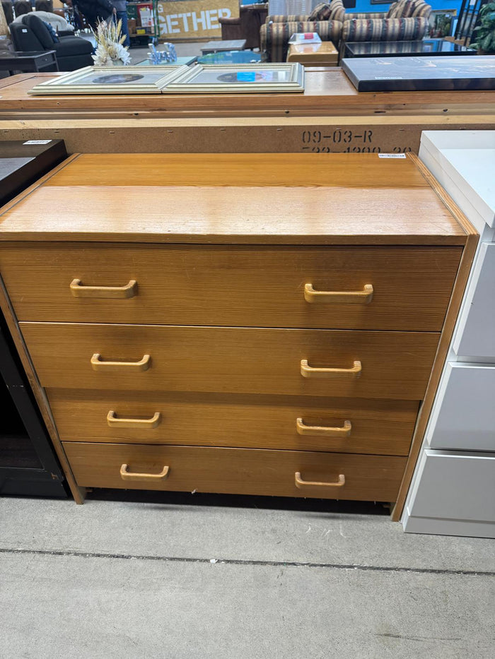 31.5"W 4-Drawer Wooden Dresser