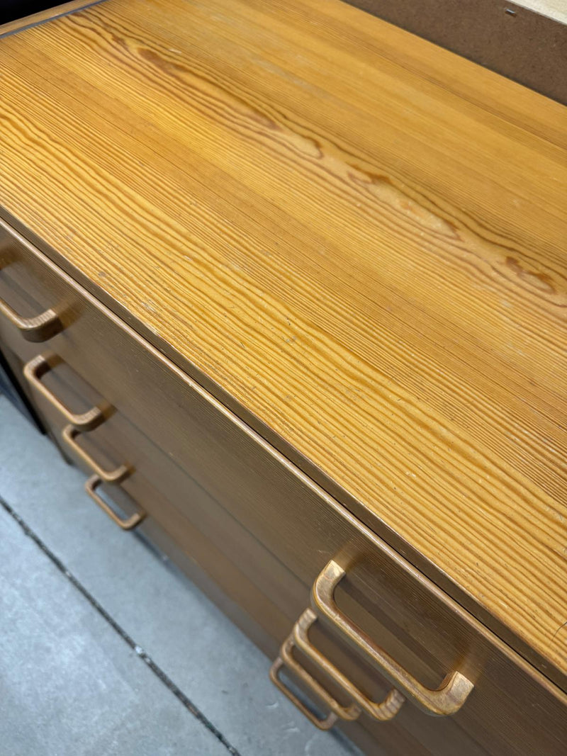 31.5"W 4-Drawer Wooden Dresser