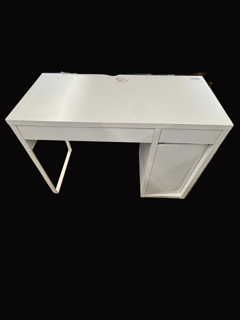 41"W White Desk