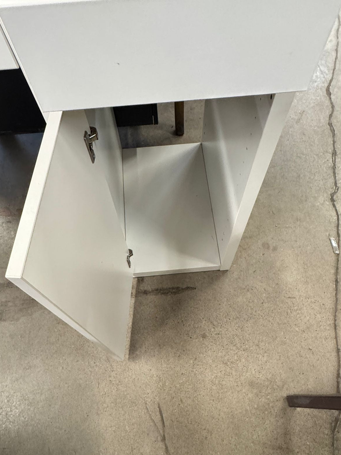 41"W White Desk