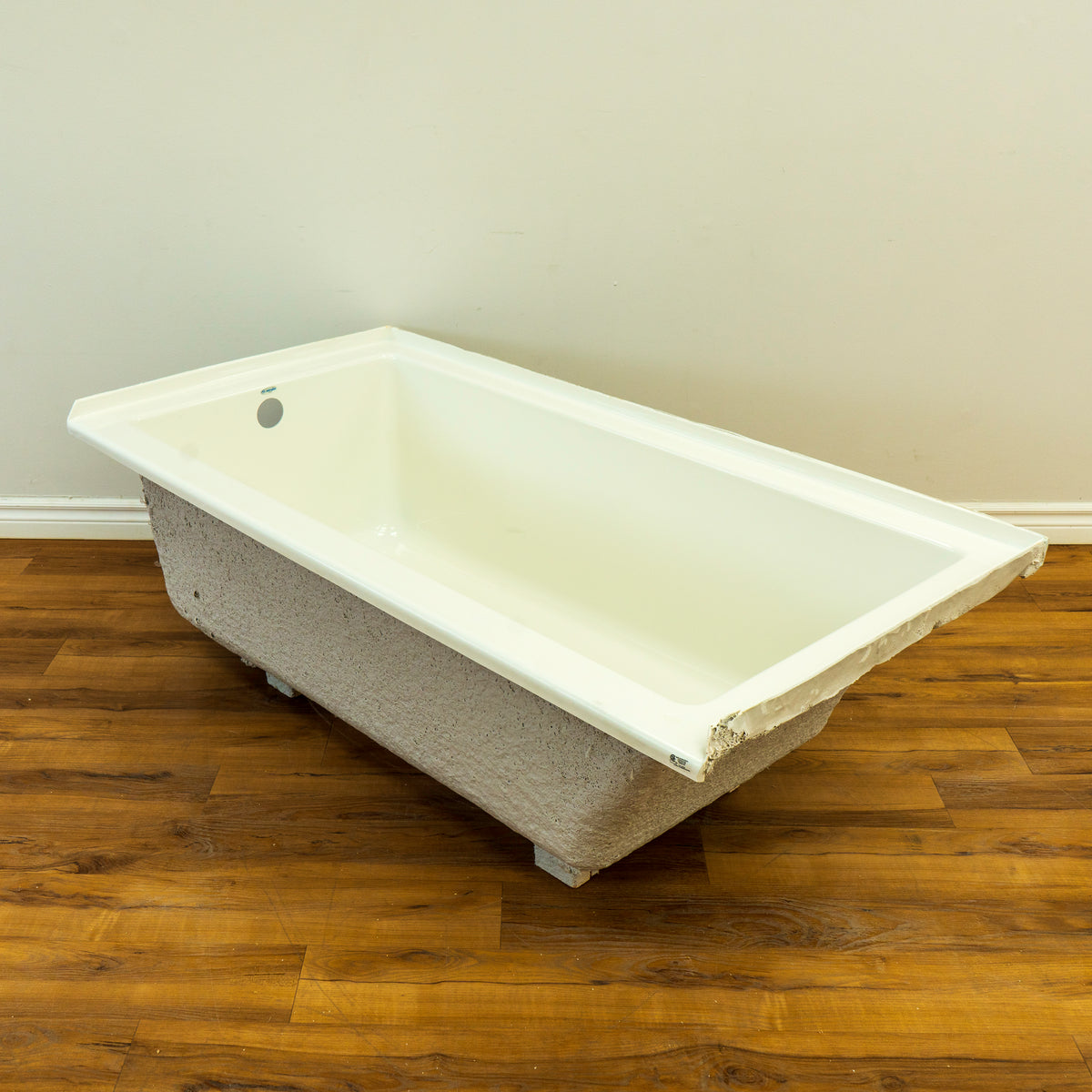 BO41L Azzura White Aura Bathtub Left Drain