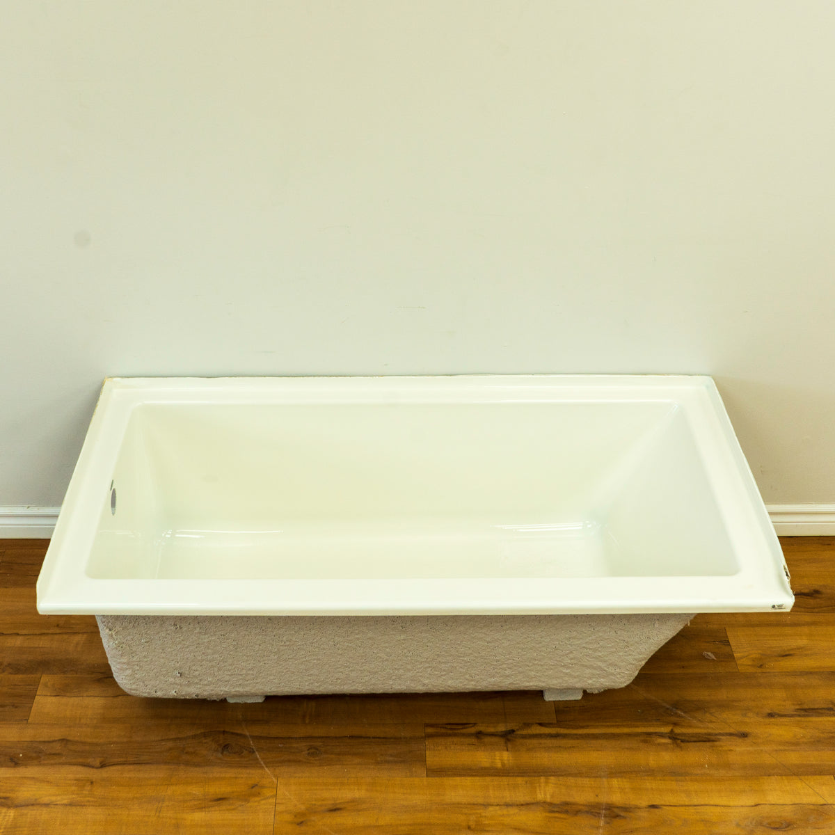 BO41L Azzura White Aura Bathtub Left Drain