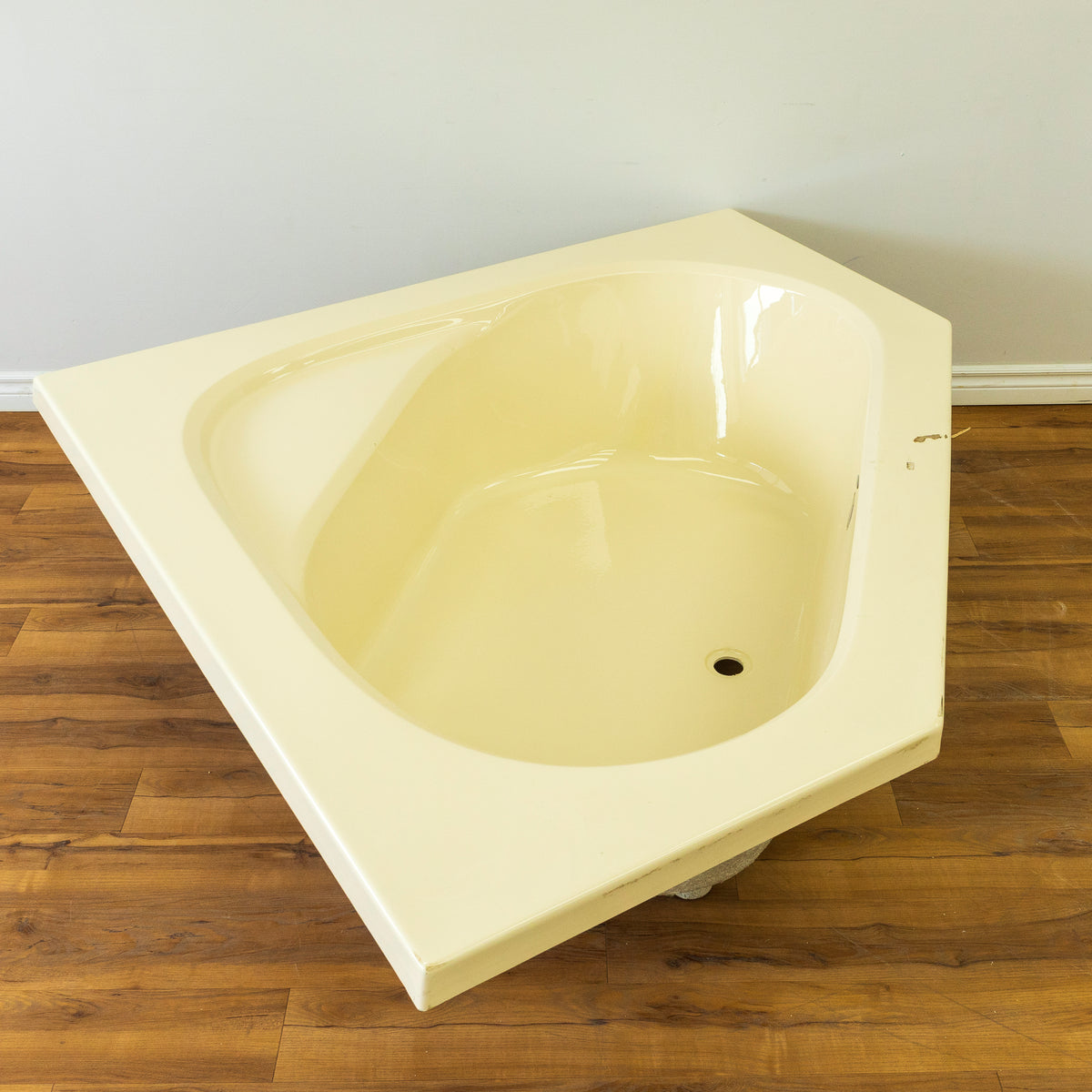 Mirolin Soho 1 Corner Tub- Bone