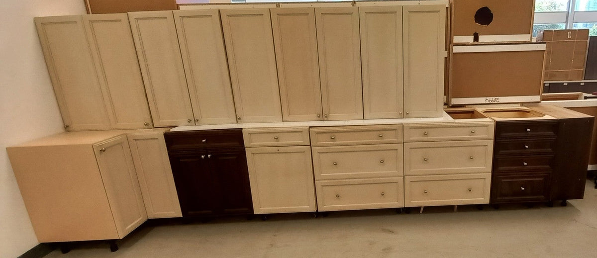 Set of 13 Kitchen Cabinet Set - Mixed Colors