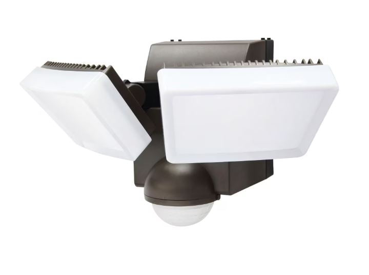 DEFIANT 180° Battery-Operated Double Light with 800 lumens in Bronze