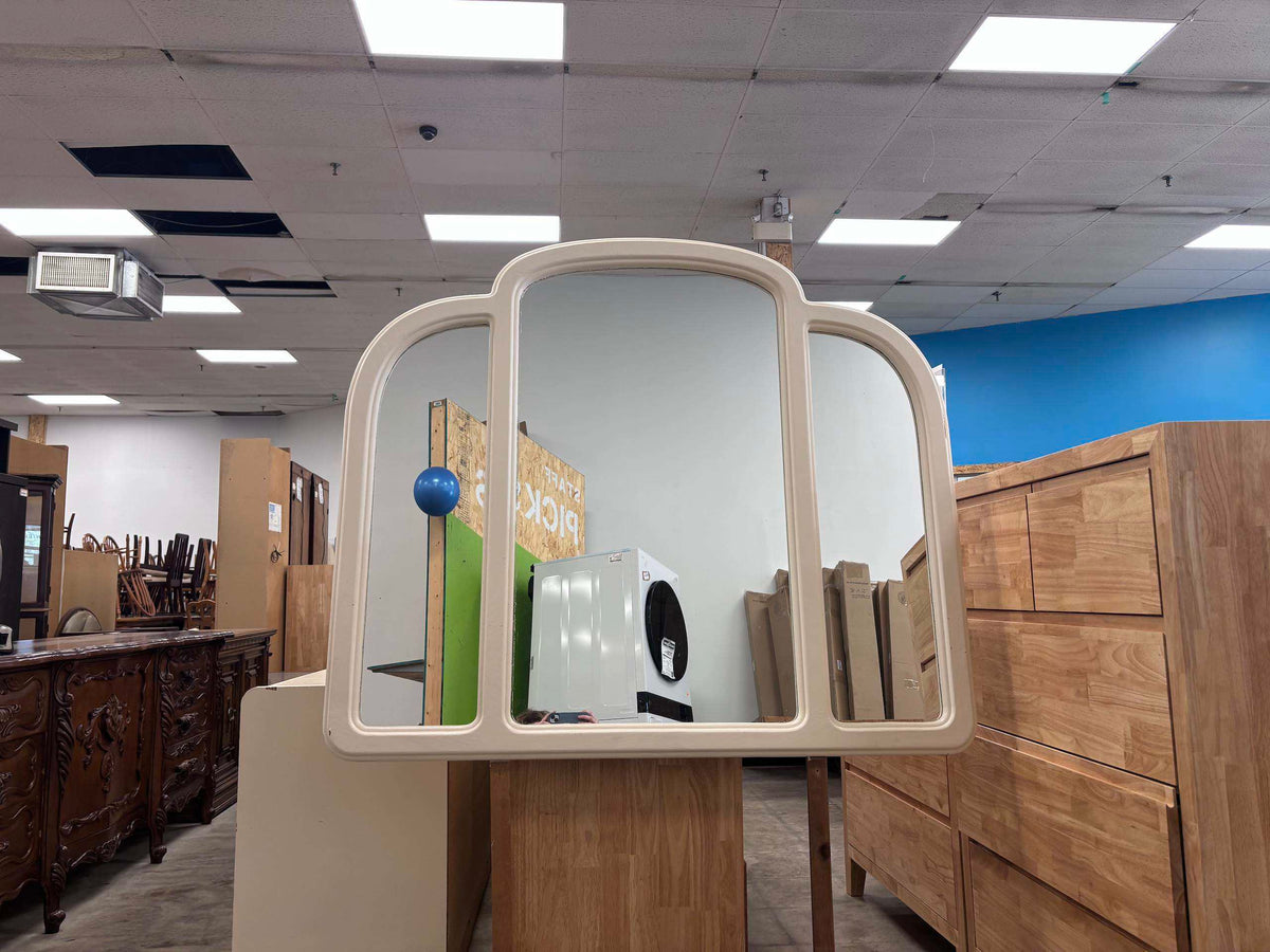 Retro Cream Dresser w. Arched Mirror