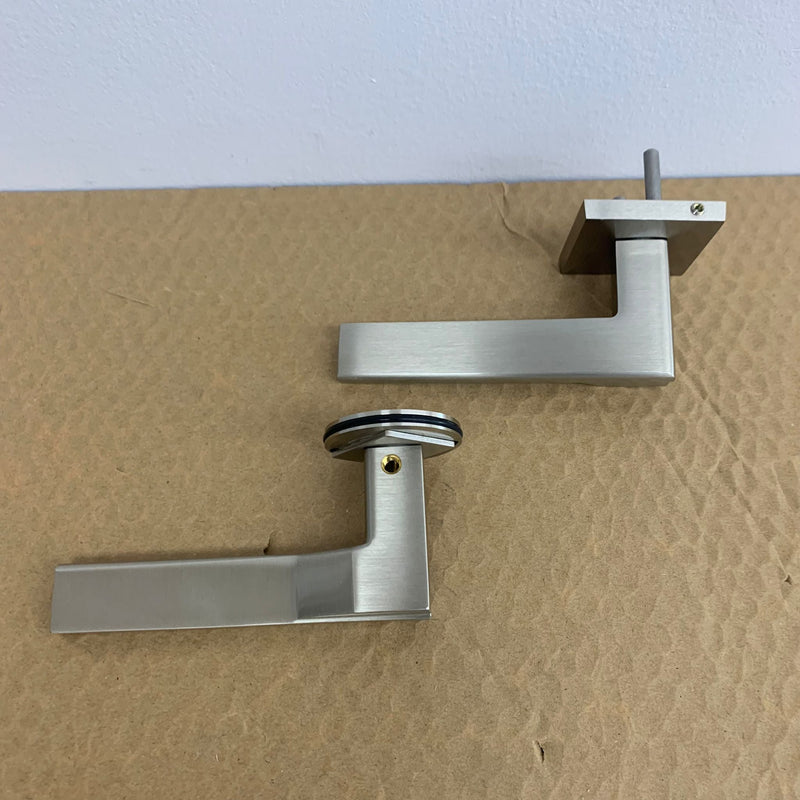 Edmonton Privacy Door Lever Set - Left Hand, Satin Nickel 8025EDM