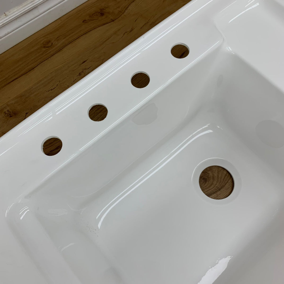 Foremost White 31-inch Acrylic Laundry Sink LS-0024-W