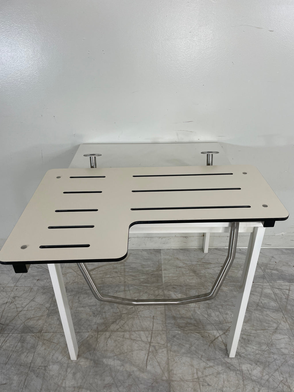 Reversible Folding Seat with Wall Support