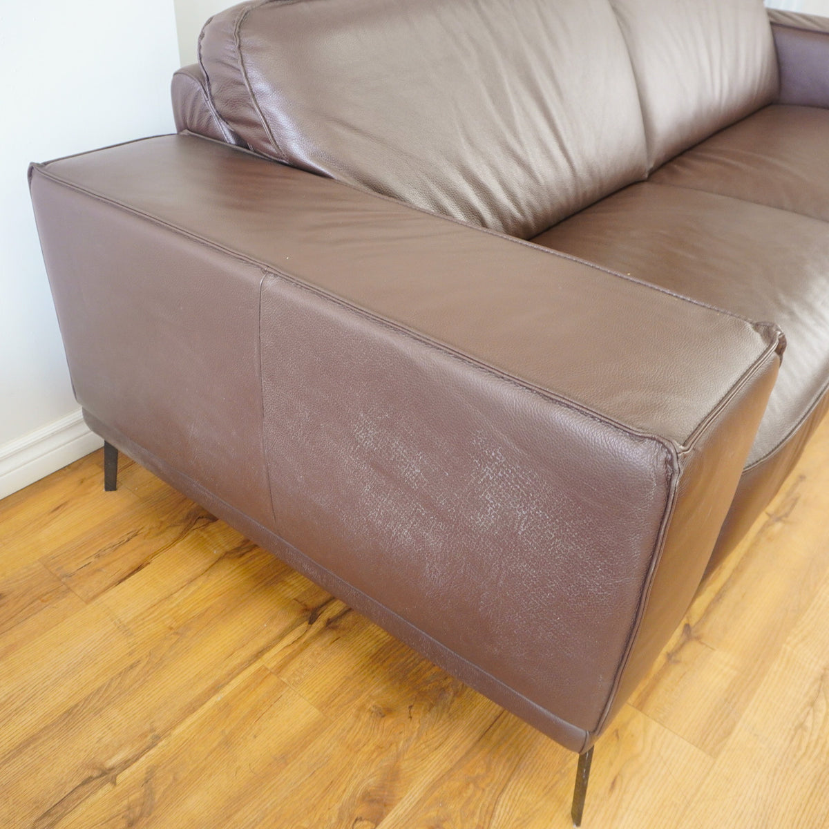 Manhattan 96-inch W Top Grain Leather Sofa in Dark Brown