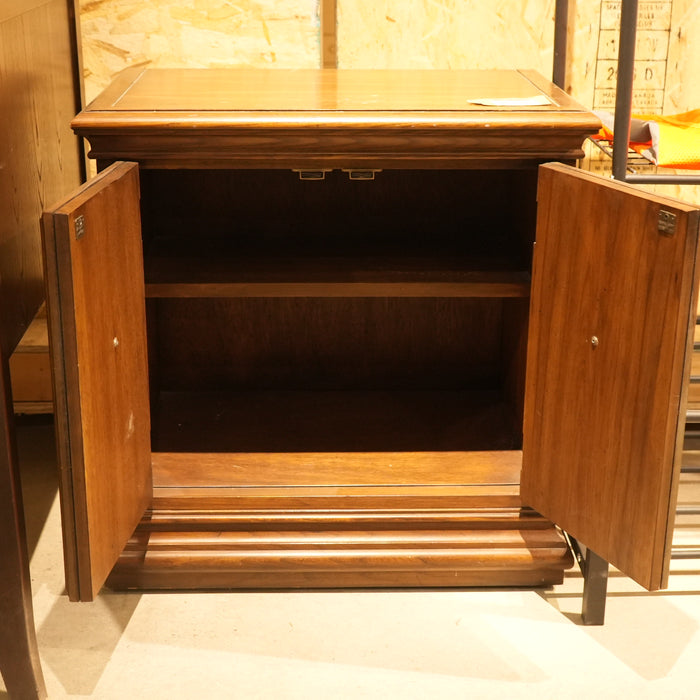 25-inch W Mid Century Modern Style 2-Shelf Nightstand