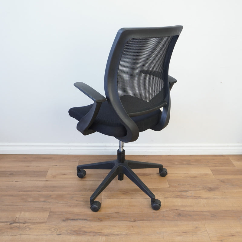 Contemporary Ergonomic Mesh Office Chair in Black