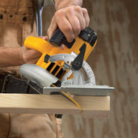 DEWALT 15 amp Corded 7 1/4-inch Lightweight Circular Saw