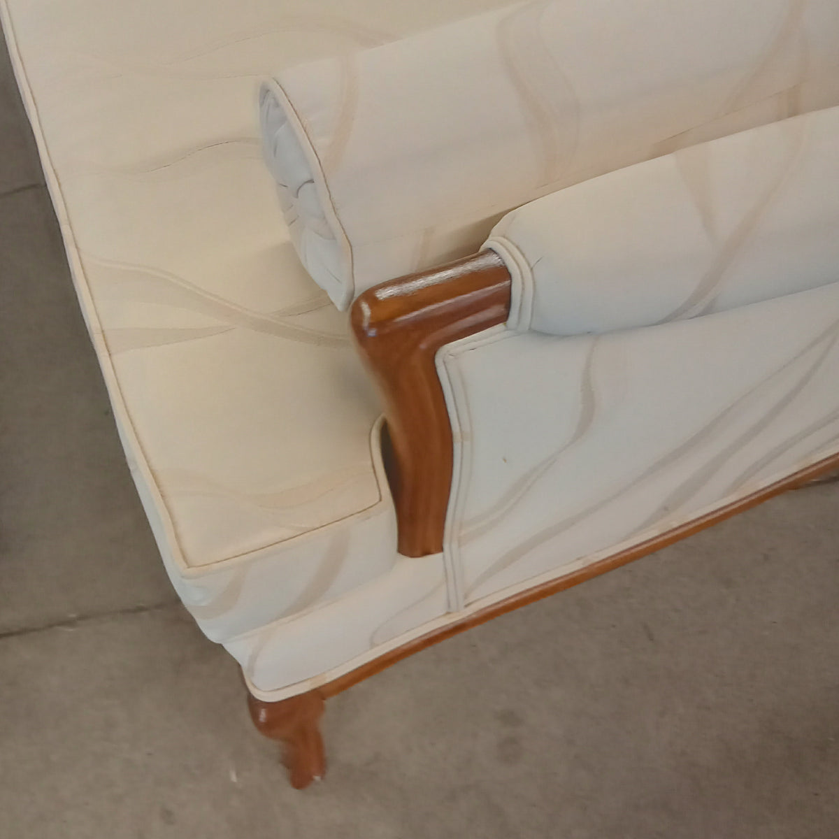 72"W French Provincial Love Seat