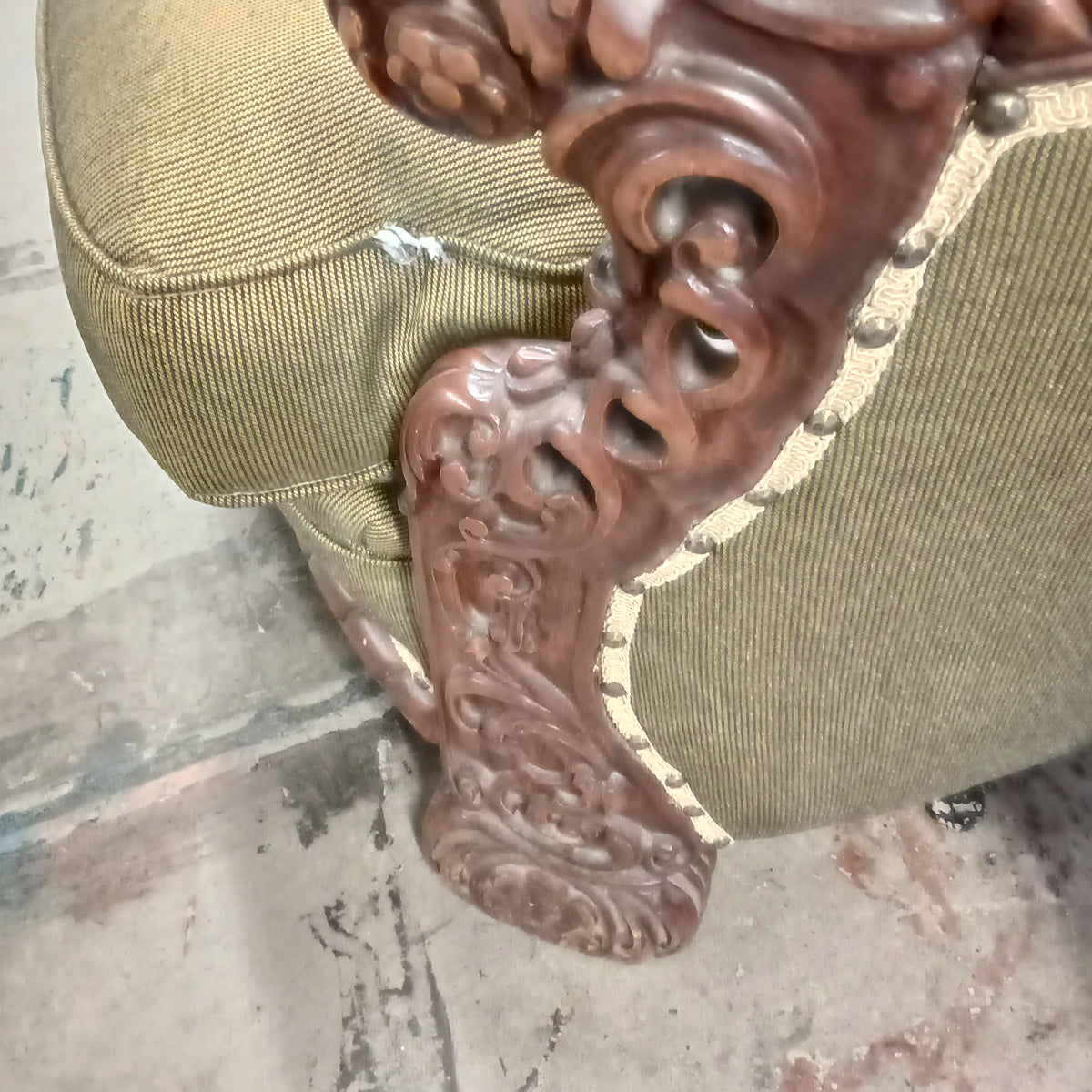 80"W French Provincial Style 3-Seat Sofa