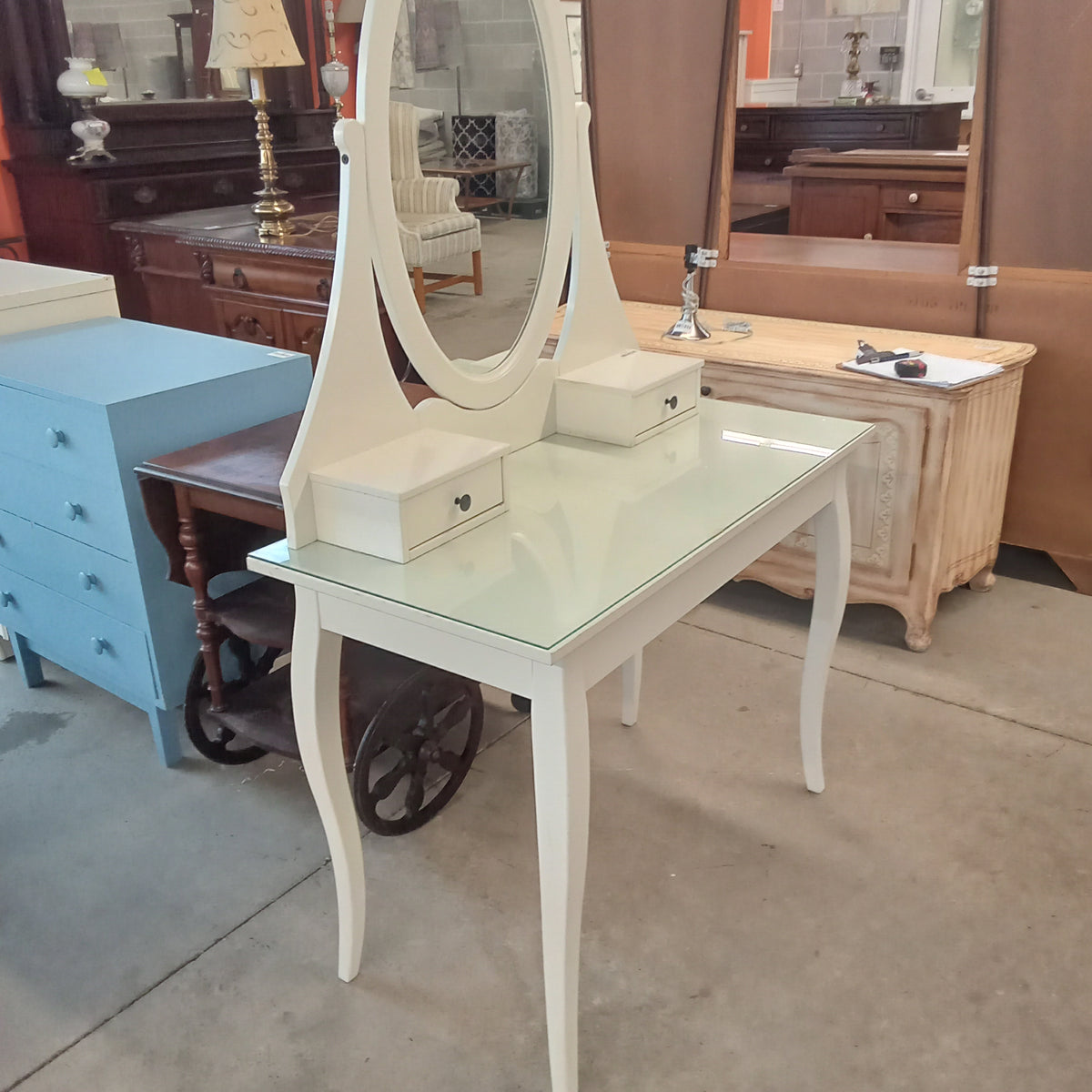 39.5"W Bedroom Vanity in White