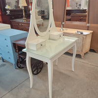 39.5"W Bedroom Vanity in White