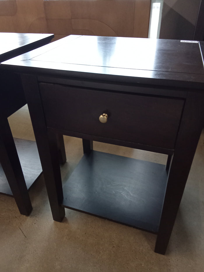 21.5"W End Table with Single Drawer