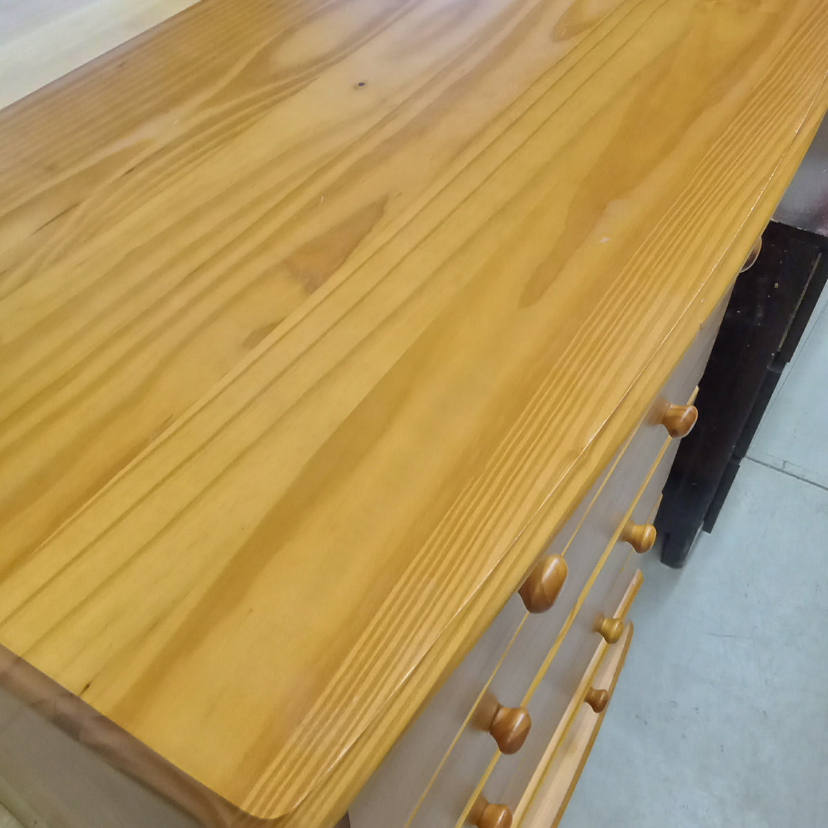 35"W 5-Drawer Dresser in Knotty Pine