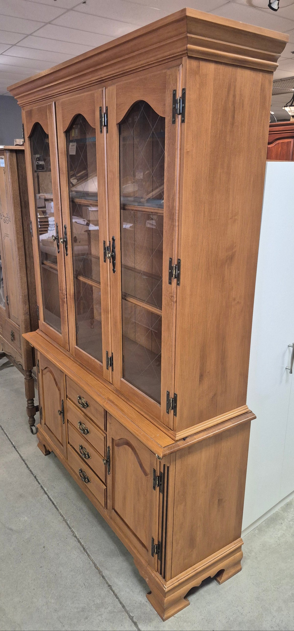 Roxton Maple 2 pc Dining Hutch