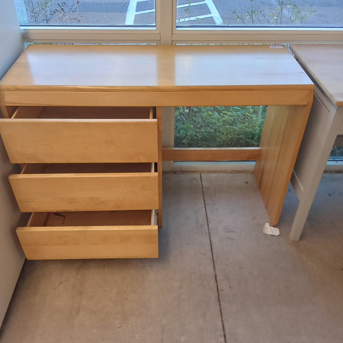 45.5"W Single Pedestal Desk
