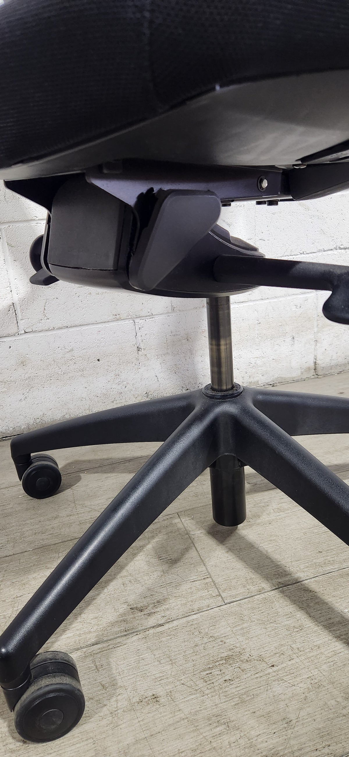 Tayco J1 Mesh-Back Task Chair