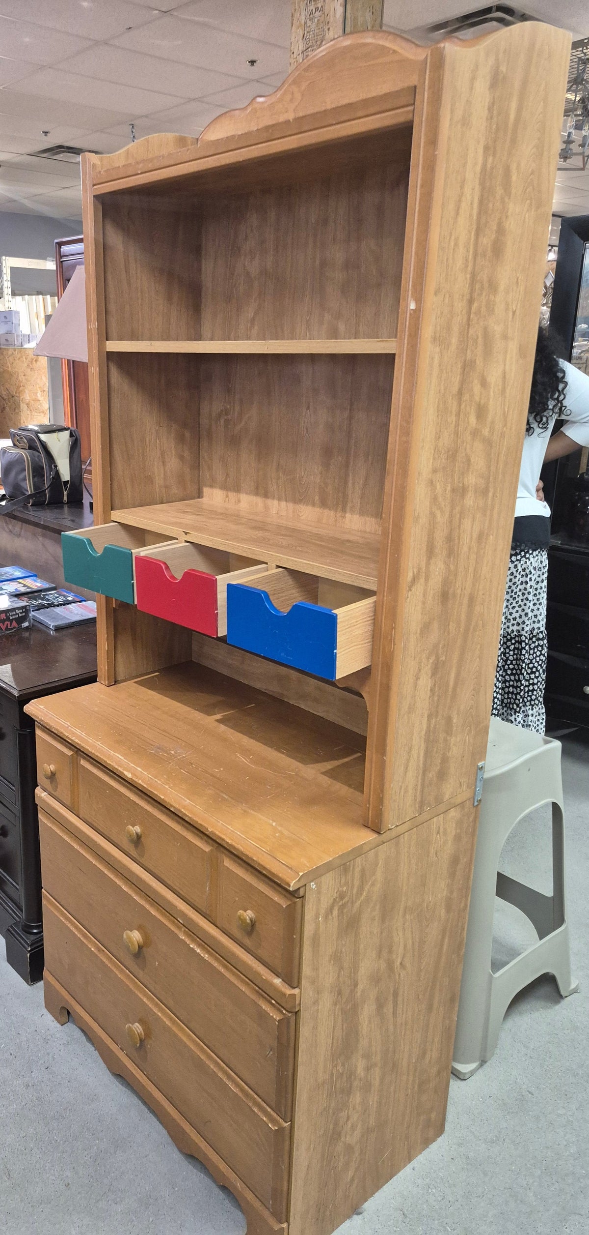 3-Drawer Dresser with Hutch