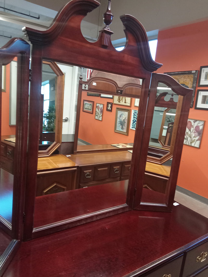 64"W 7-Drawer dresser + Mirror