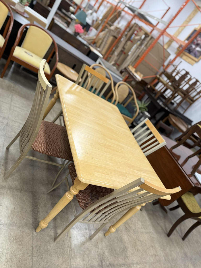 Light Colored Wooden 5-Piece Dining Set