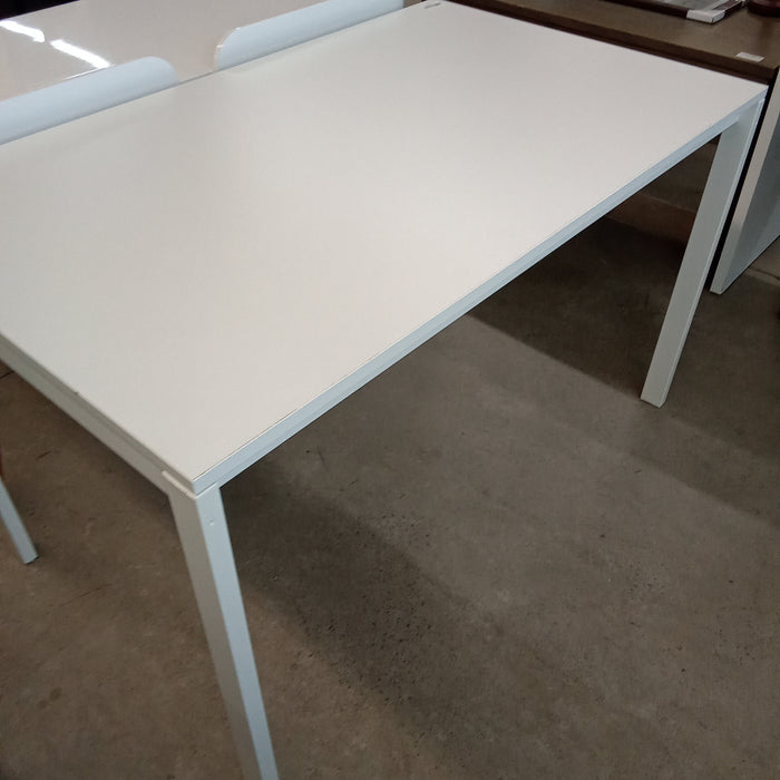 49.5"W Desk in White