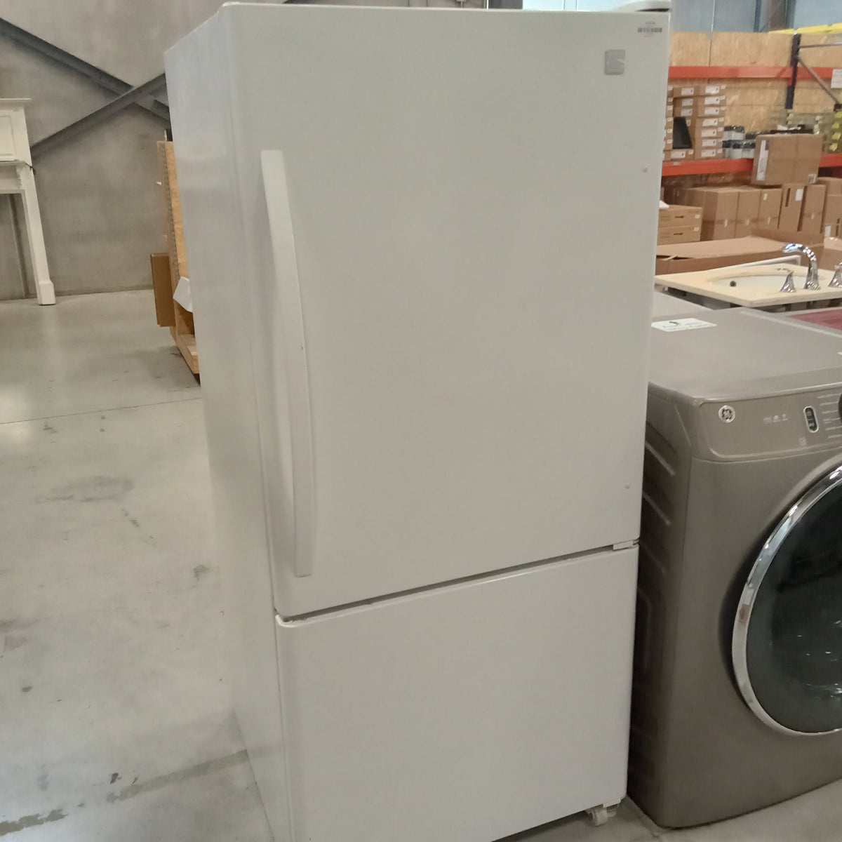 30"W Fridge Freezer with Lower Freezer in White