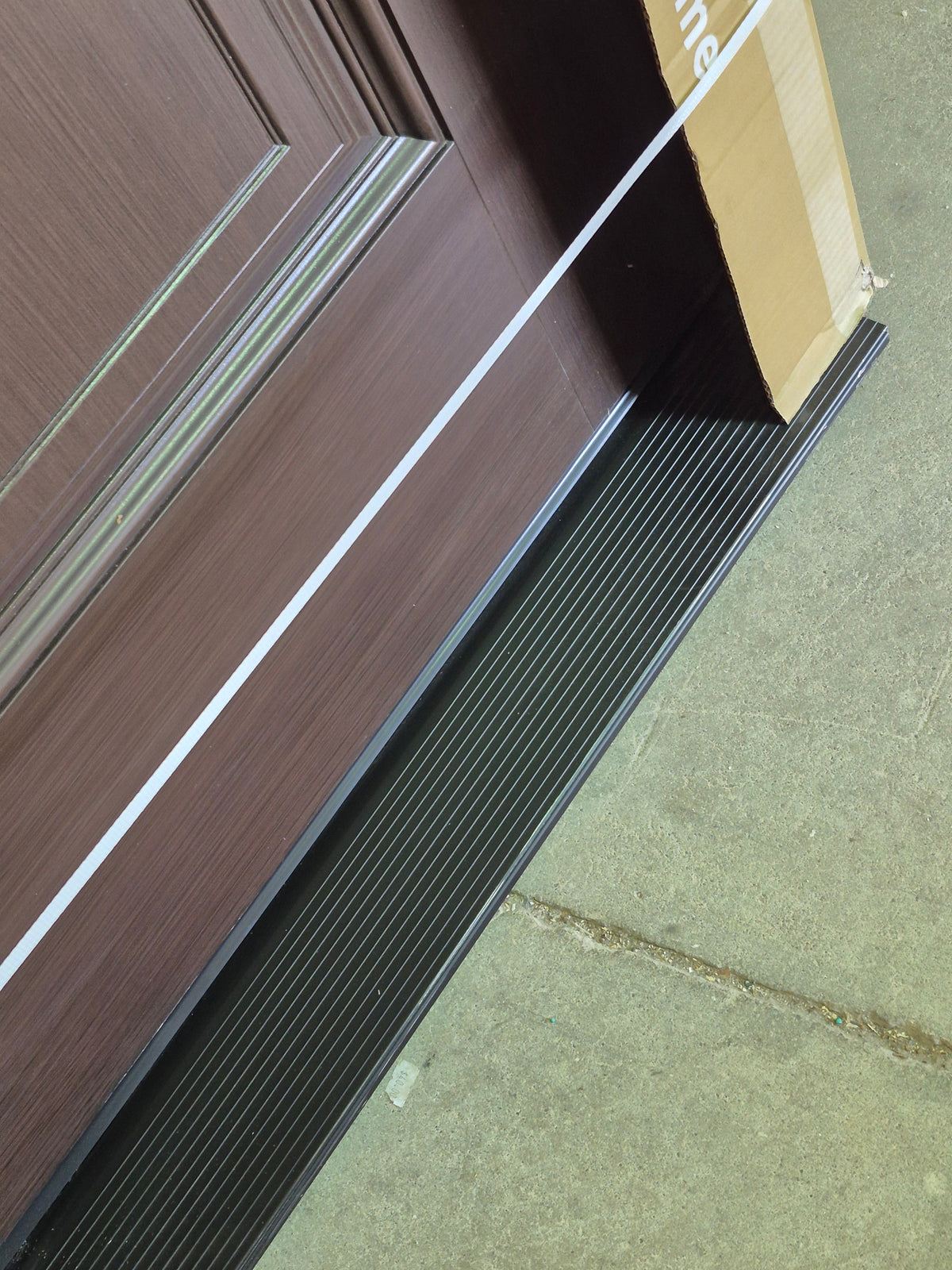 34" x 80" x 4-9/16" Chestnut 3/4 Lite Elmhurst Single Fibreglass Prehung Front Door RH