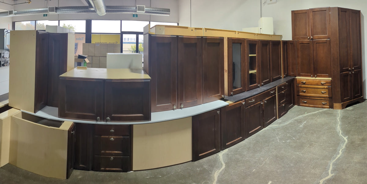 Traditional Style Medium Brown Full Kitchen