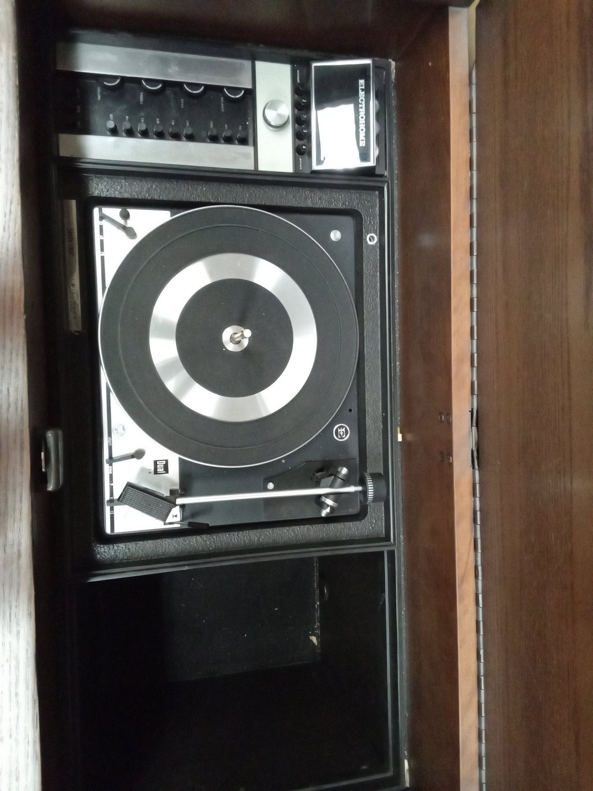 62"W Electrohome Sterio Cabinet With Turntable And Tuner
