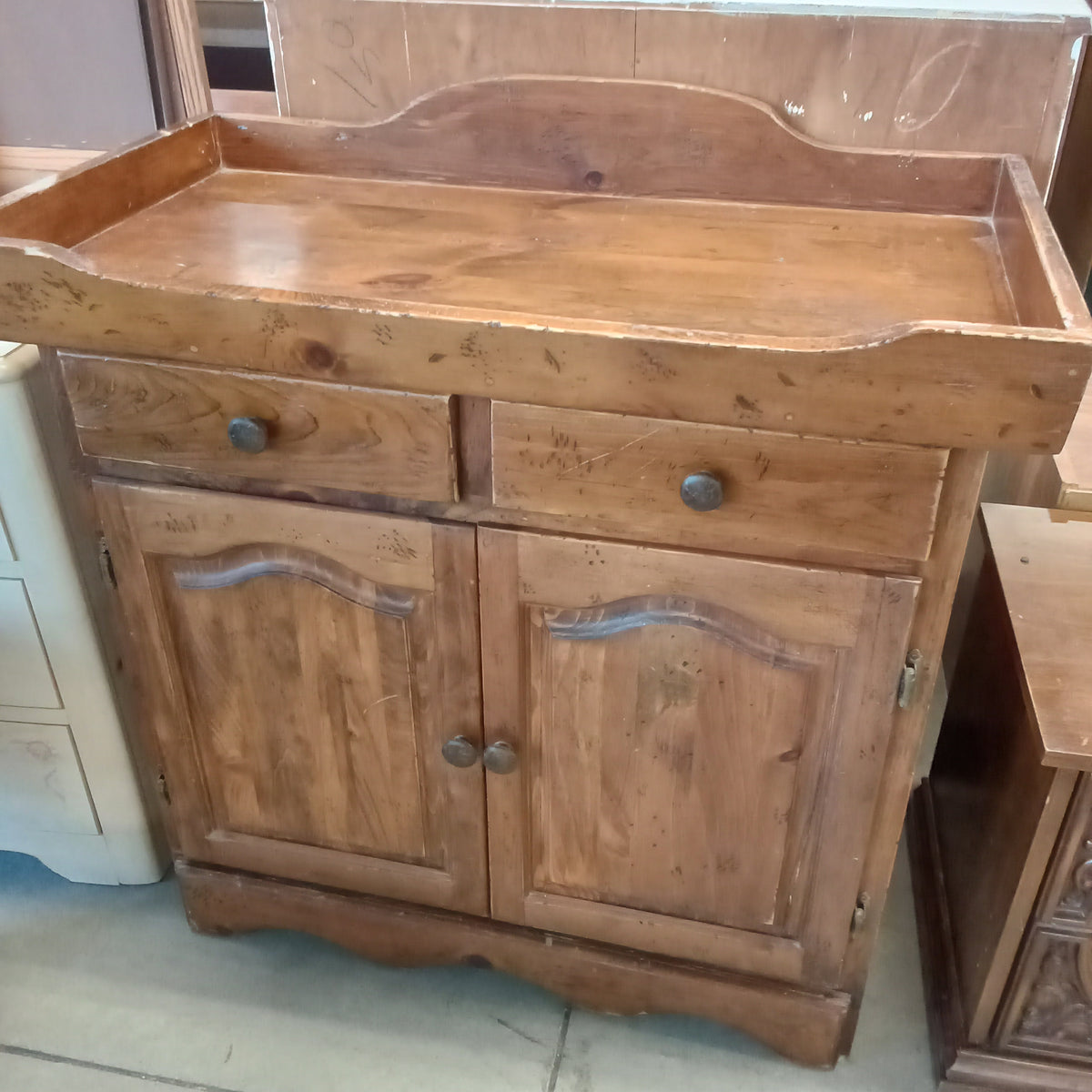 37"W Dry Sink Cabinet in Distressed Pine