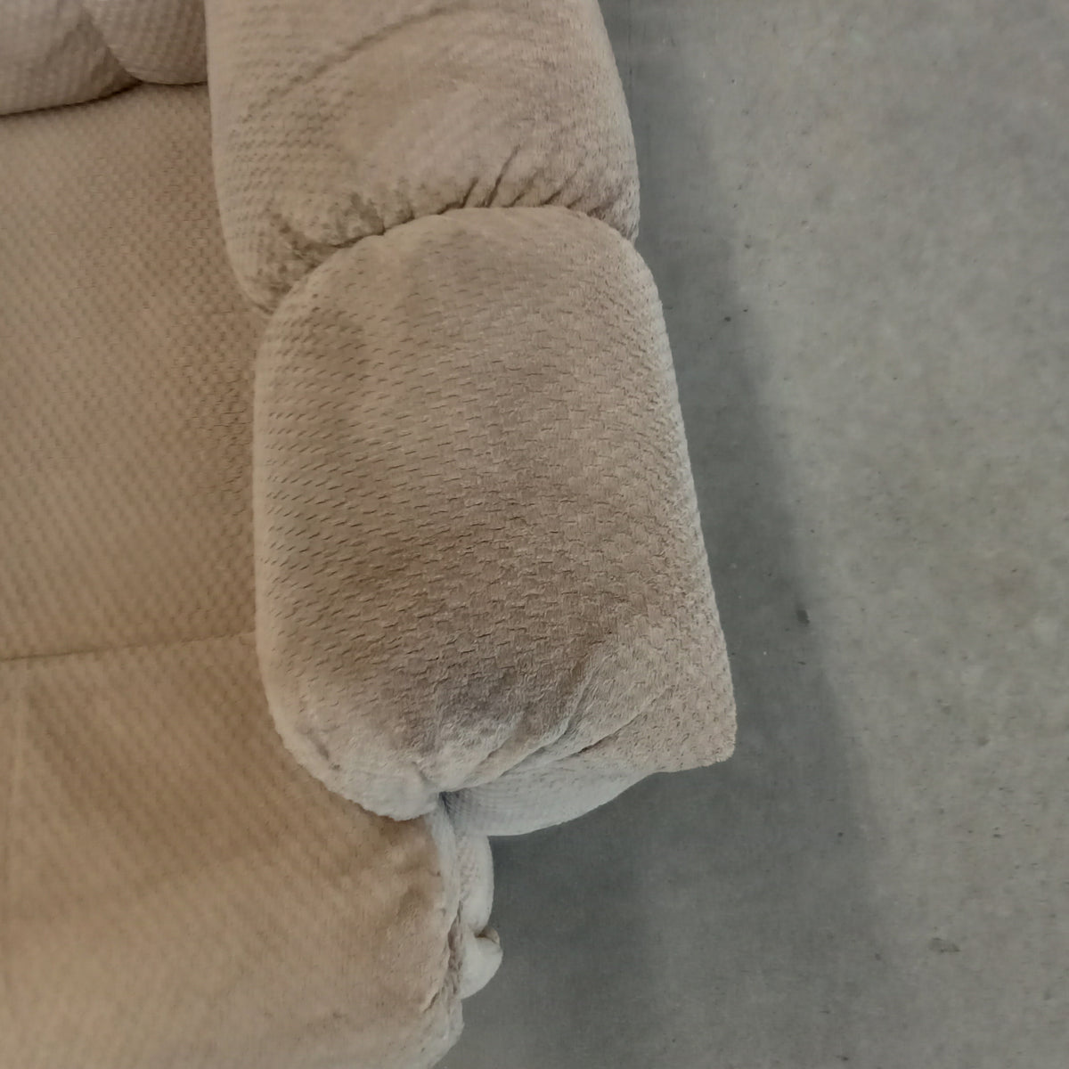 34"W Recliner Arm Chair in Fabric