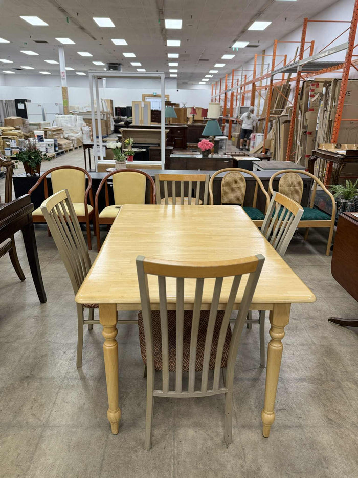 Light Colored Wooden 5-Piece Dining Set