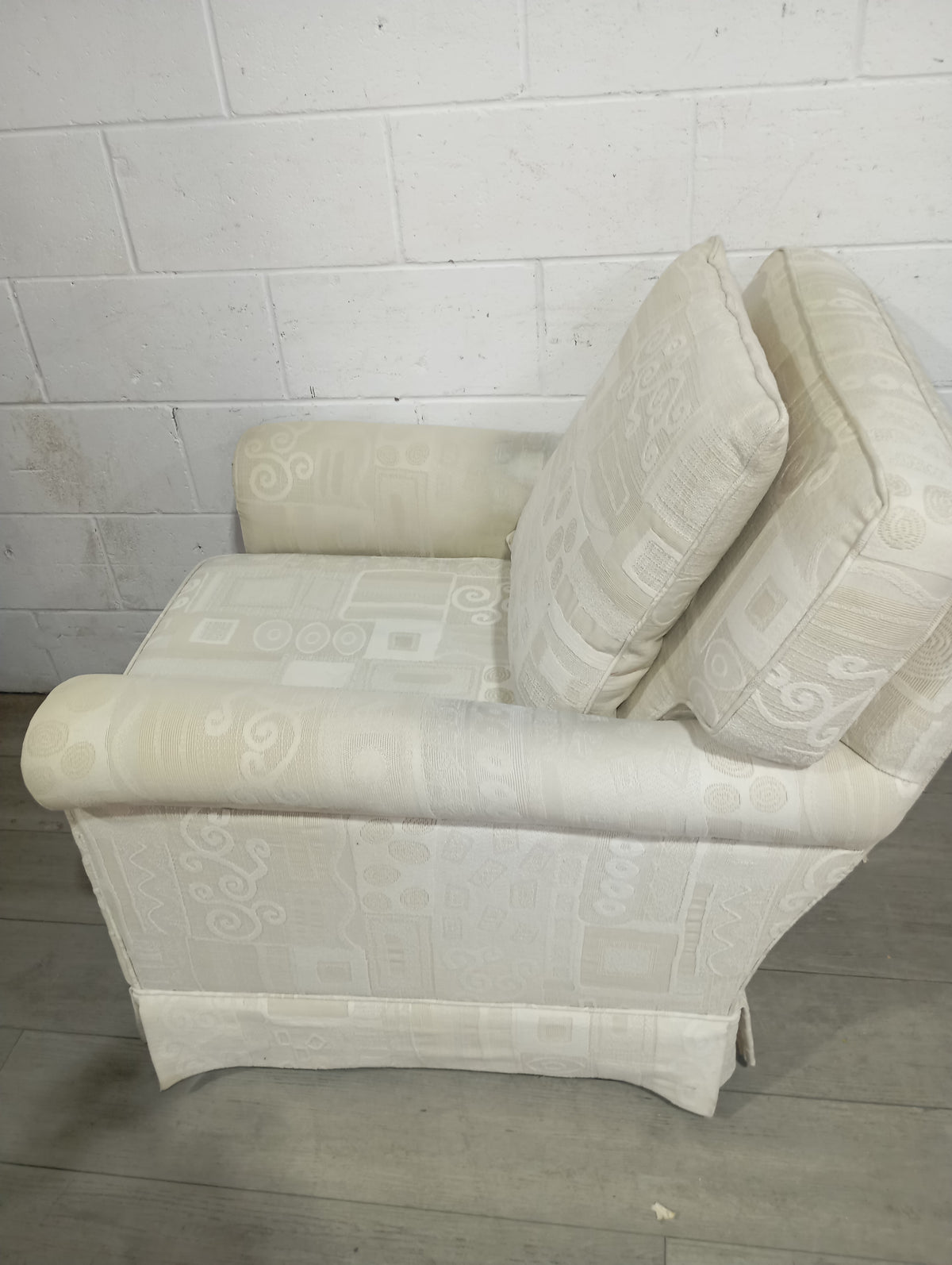 27"W Off-White/ Ivory-Tone  Arm Chair