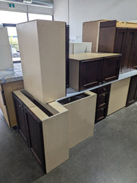 Traditional Style Medium Brown Full Kitchen