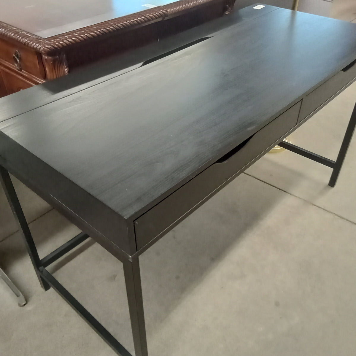 52"W Modern Desk in Black